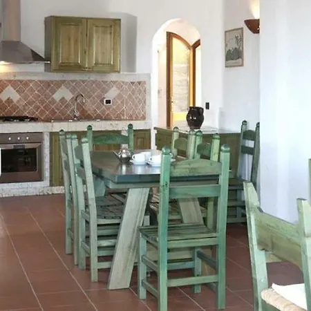 Holiday home Sleeps 6 Pool Air Con Wifi *