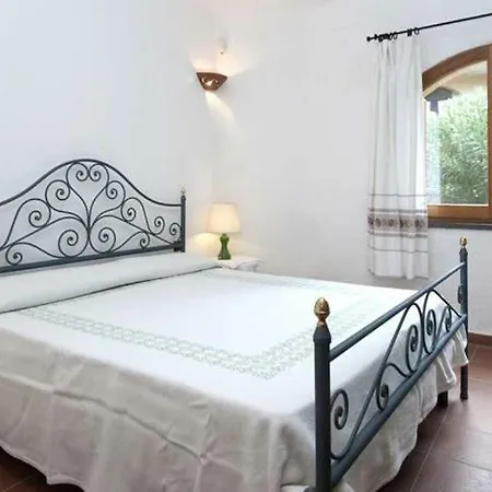 Holiday home Sleeps 6 Pool Air Con Wifi